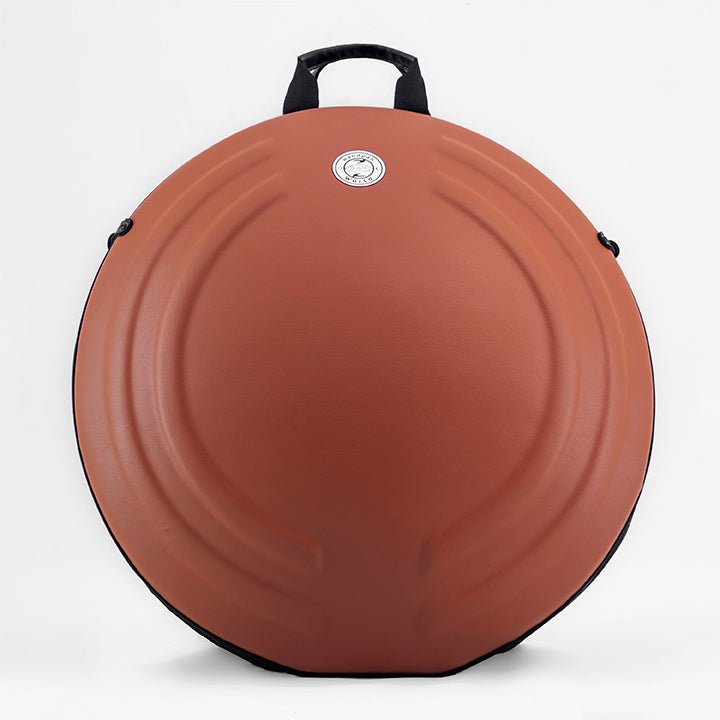 AVAYA Handpan Hardcase ist ein bequemer Rucksack für besten Schutz deiner Handpan. Die Handpan Tasche hat einen schönen orange / lachsfarbenen Kunstlederüberzug