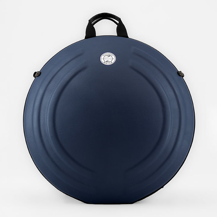 AVAYA Handpan Hardcase ist ein bequemer Rucksack für besten Schutz deiner Handpan. Die Handpan Tasche hat einen schönen blauen Kunstlederüberzug