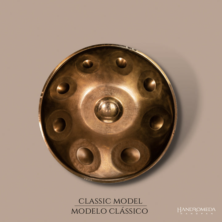 Handgefertigte wunderschöne Handromeda Handpan im Classic Design zu erwerben bei Handpan.World