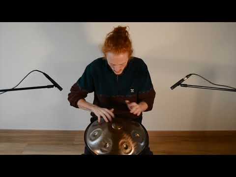 Handpan Spieler Sebastian Munzig erzeugt warme Klänge auf einer Mini Aelo Handpan auf E Amara, Celtic Minor gestimmt. Kraftvolle Handpan Musik.