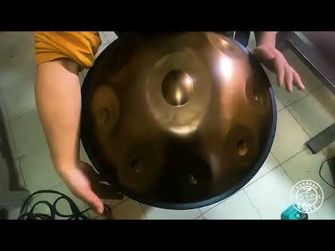 Die Horayzon Professional Handpan E La Serena bietet exzellente Klangqualität und kreative Freiheit für Einsteiger und Fortgeschrittene. Präzise gefertigt, verbindet sie moderne Bauweise mit traditioneller Handwerkskunst. Jetzt bei Handpan.World kaufen.