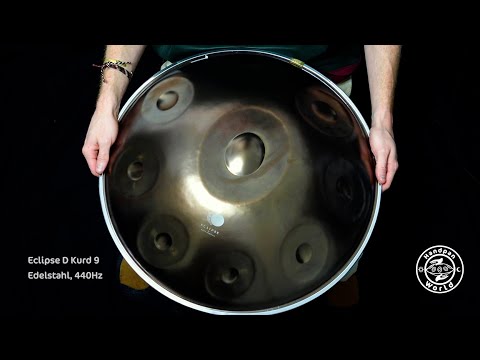 Die Eclipse D Kurd Handpan bietet eine ideale Klangqualität zu einem einzigartigen Preis. Wir haben bei der Entwicklung dieser Handpan auf bestmögliche Klangqualität und Stimmstabilität geachtet, um das bestmögliche Preis-Leistungs-Verhältnis zu garantieren.