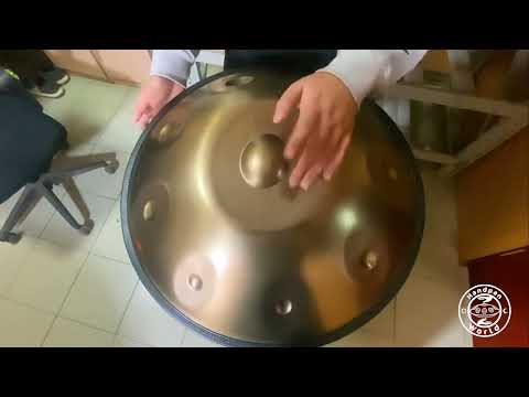 Die Horayzon Professional Handpan C Aegean bietet exzellente Klangqualität und kreative Freiheit für Einsteiger und Fortgeschrittene. Präzise gefertigt, vereint sie moderne Bauweise mit traditioneller Handwerkskunst. Jetzt bei Handpan.World erhältlich.