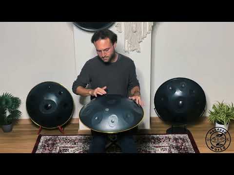 Ein Handpan-Spieler spielt eine wunderschön gefertigte Eclipse D Celtic Minor /Amara mit 9 Tonfeldern.