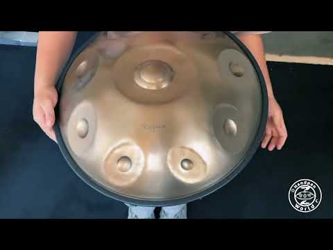 Die Horayzon Master Handpan C Aegean ist für professionelle Musiker entwickelt, die höchsten Wert auf Klang und Qualität legen. Sie bietet beeindruckende Vielseitigkeit, tiefe Klangfarben und einfache Handhabung bei Aufnahmen, was sie ideal für ambitionierte Musiker macht. 