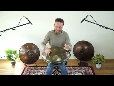 Handpan Spieler spielt rhythmisch und melodisch auf einer nitrierten Kita Handpan E Sabye in 432 hz.