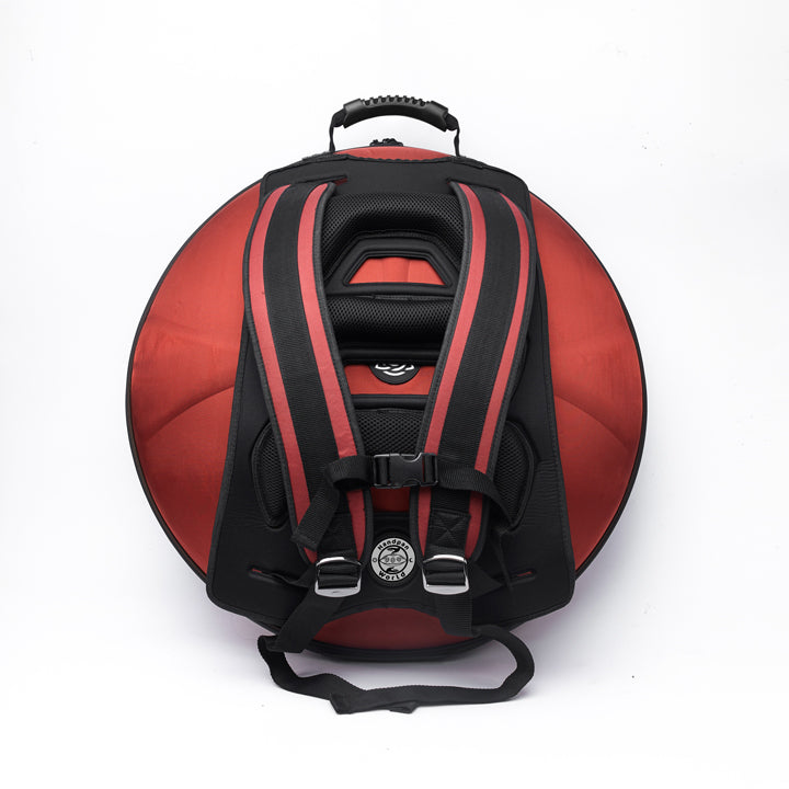 Handpan Hardcase - Evatek Pro in der Farbe RoanRouge Rot. Ansicht von hinten vor einem Weißen Hintergrund mit Rückenstütze