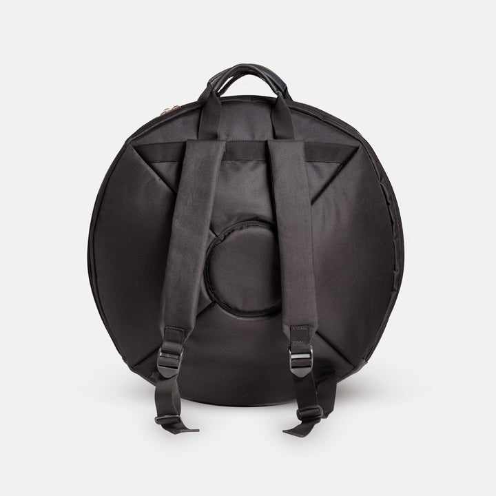 Schwarzes Handpan Softcase Rucksacktasche mit Trägern - Rücken Ansicht vor weißem Hintergrund