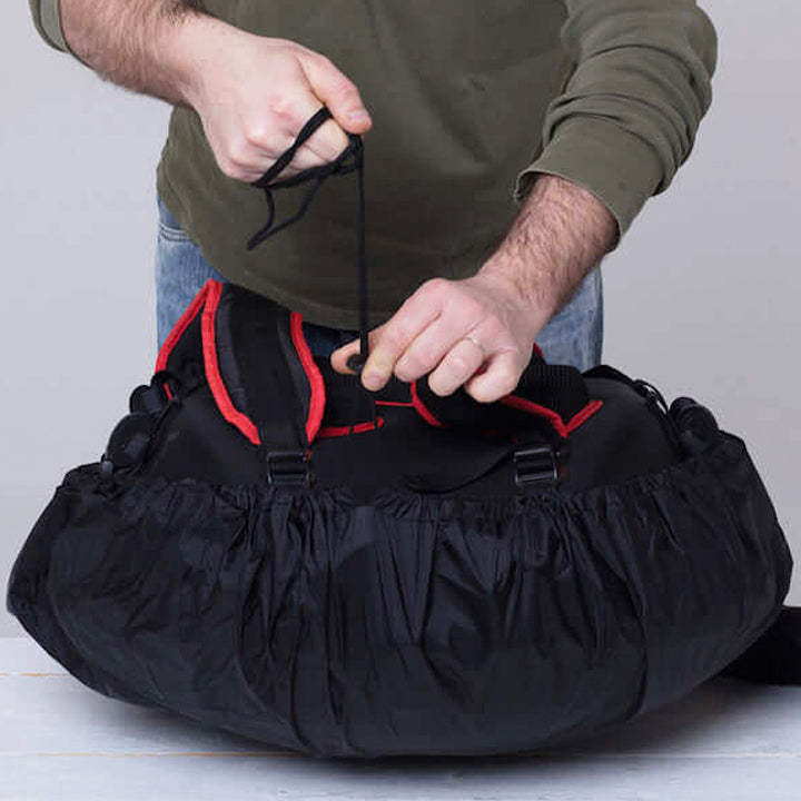 Anbringen des Regenschutzes auf einem Handpan Hardcase