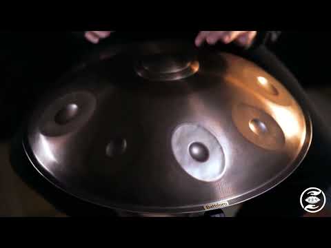 In diesem Handpan Youtube Video wird HandpanMusik in 432 Hz auf einer Healing Frequency Handpan in der Stimmung F2 Low Pygmy 9 aus Edelstahl in der Frequenz 432Hzgespielt. Die Aufnahme der Handpan ist von seitlich vorne.